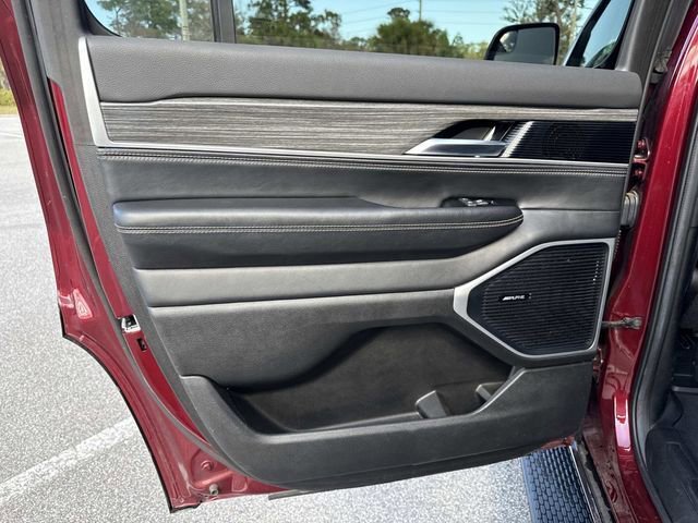 Used 2022 Jeep Wagoneer Series III w/ Flexible Seating Group image 9