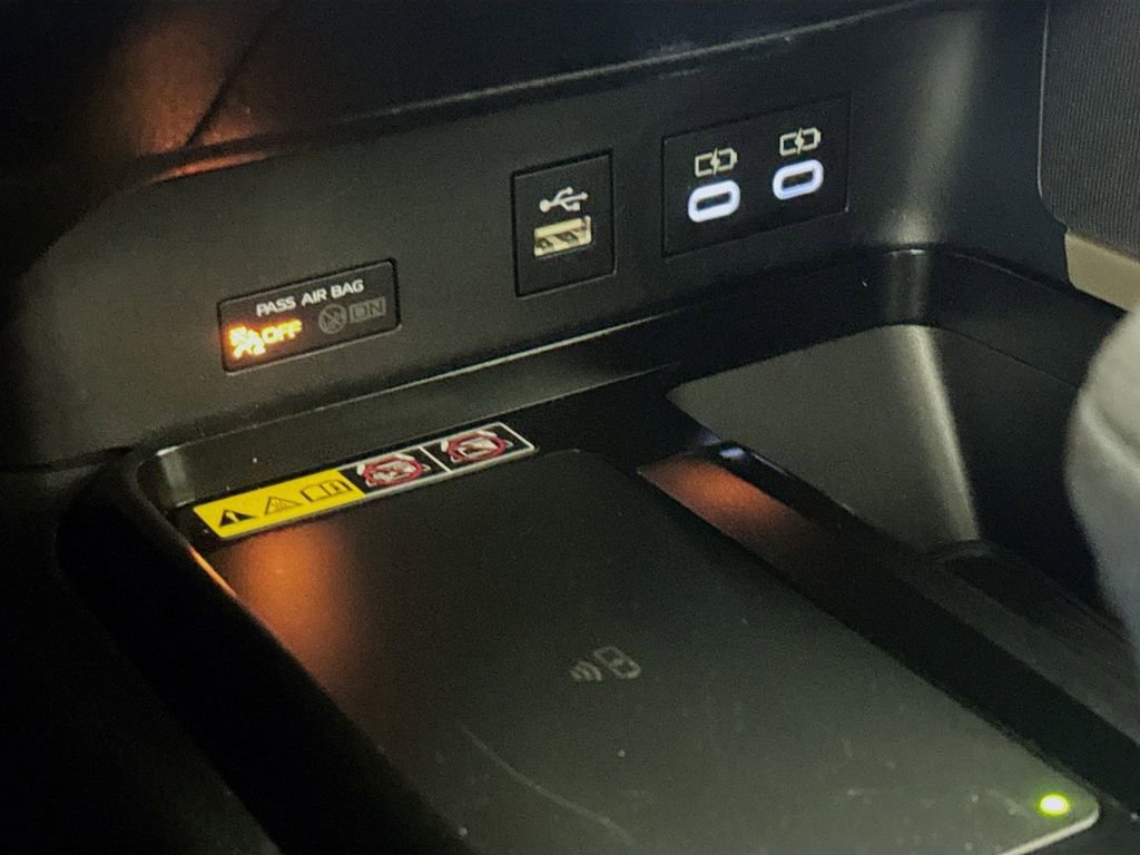 Used 2025 Toyota Camry LE AWD/4WD image 19