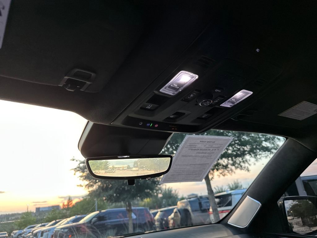 Used 2023 Cadillac Escalade ESV Sport Platinum w/ LPO, ONYX Package AWD/4WD image 28