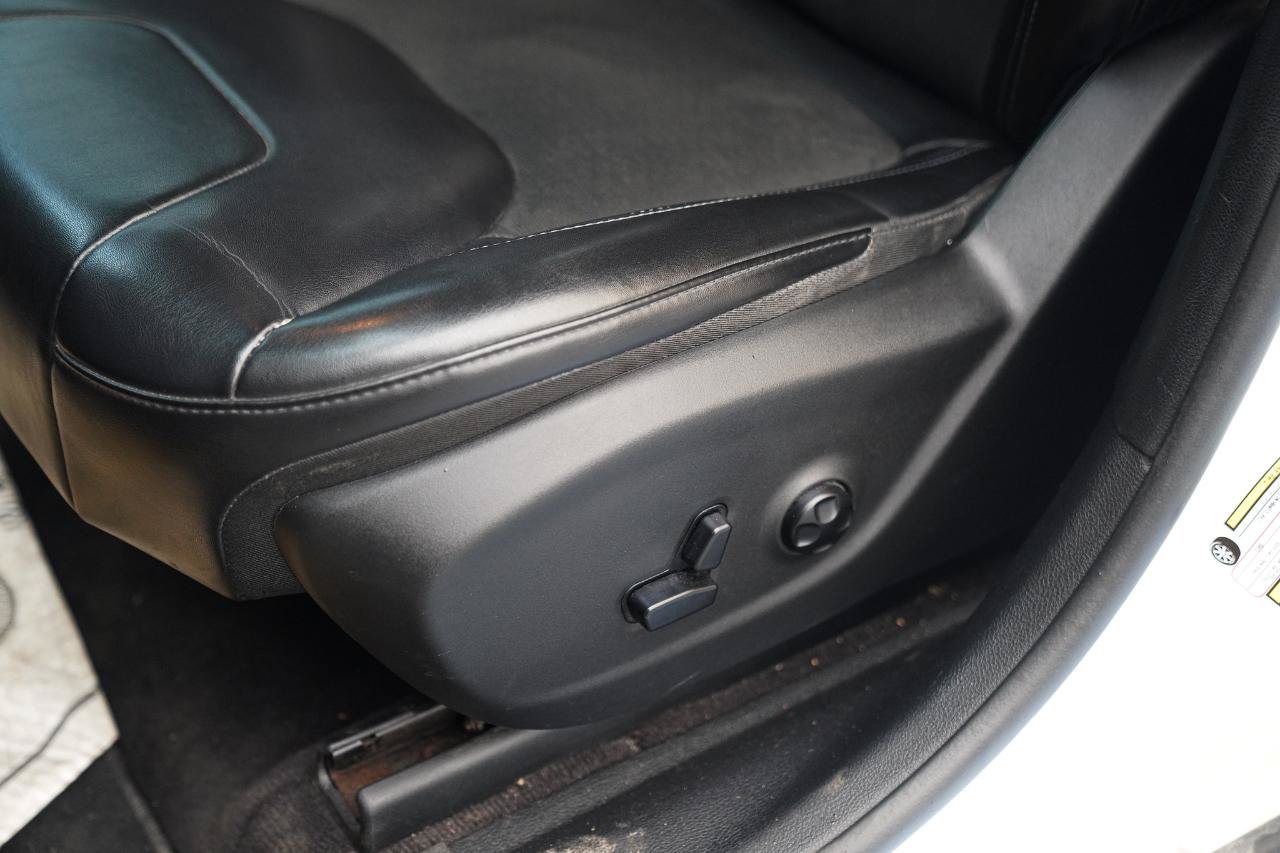Used 2019 Jeep Cherokee Latitude Plus w/ Cold Weather Group AWD/4WD image 26