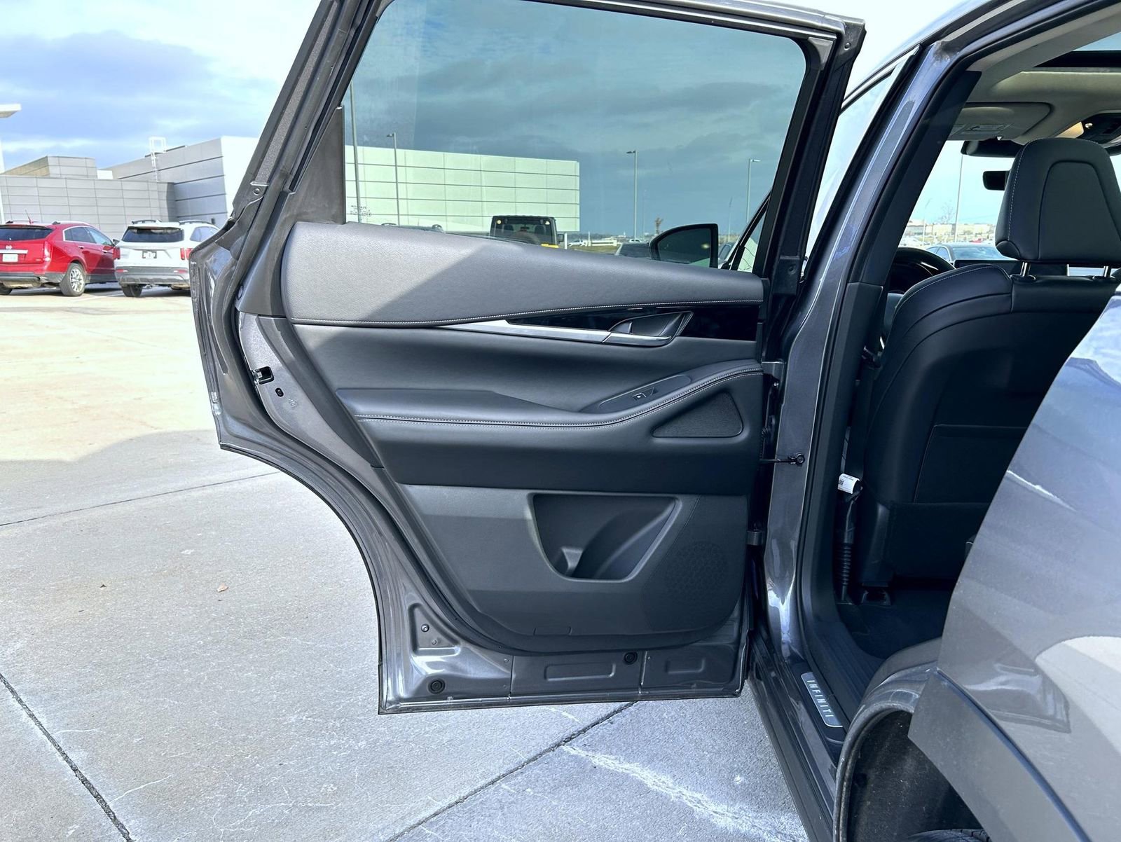 Used 2025 INFINITI QX60 Pure w/ Cargo Package image 21