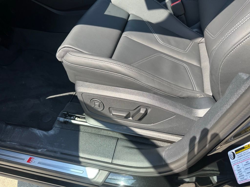 New 2025 Audi Q3 2.0T Premium image 8