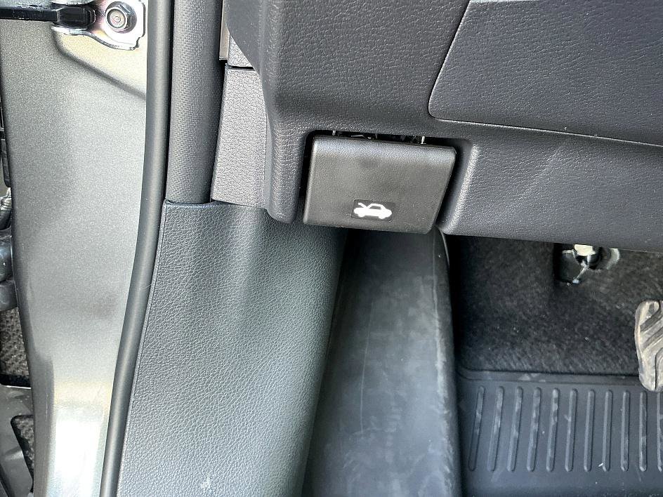 New 2026 Nissan Kicks SR image 14