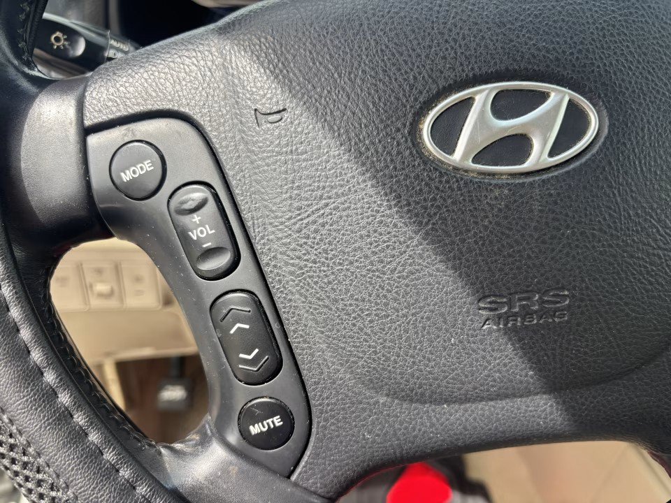 Used 2007 Hyundai Santa Fe SE FWD image 17