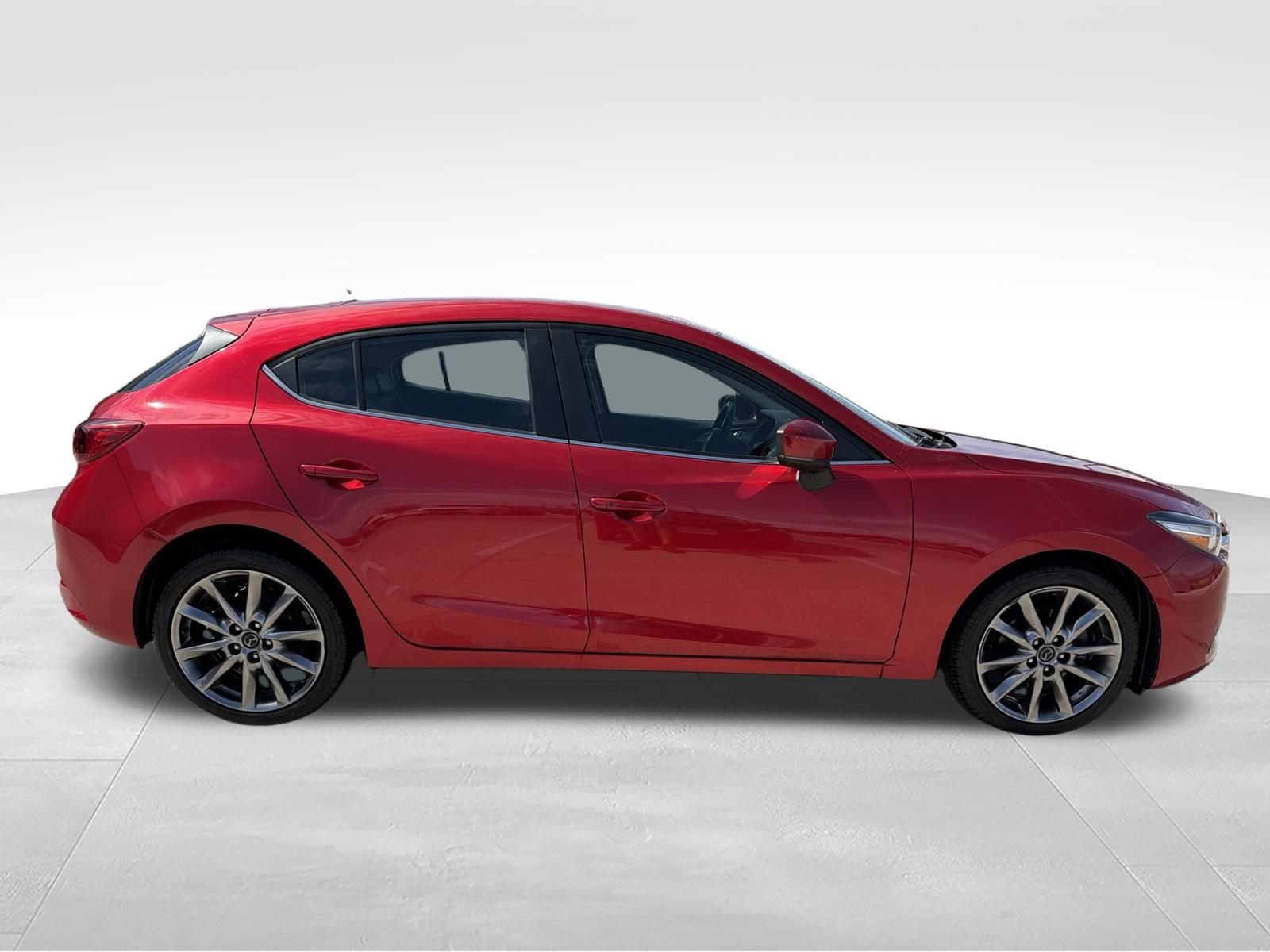 Used 2018 MAZDA MAZDA3 Touring FWD image 4