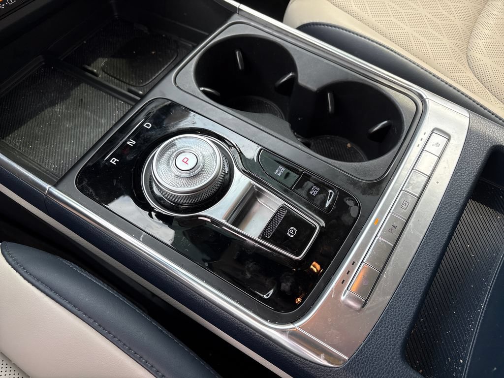 Used 2025 Kia Carnival EX FWD image 27
