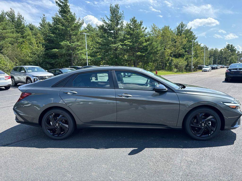New 2026 Hyundai Elantra SEL Sport FWD image 6