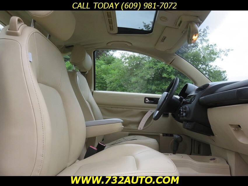 Used 2008 Volkswagen Beetle SE FWD image 7