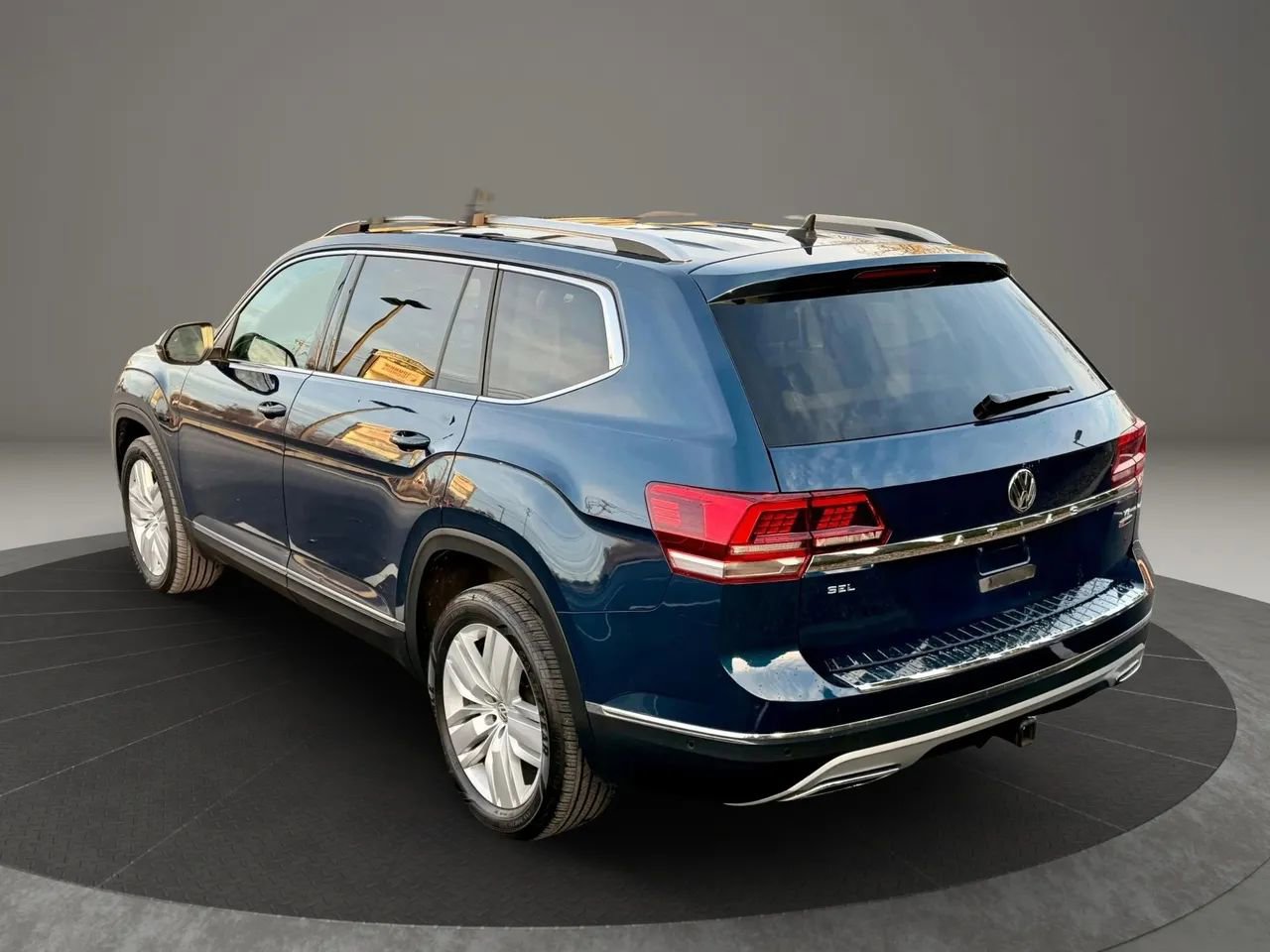 Used 2019 Volkswagen Atlas SEL Premium image 4