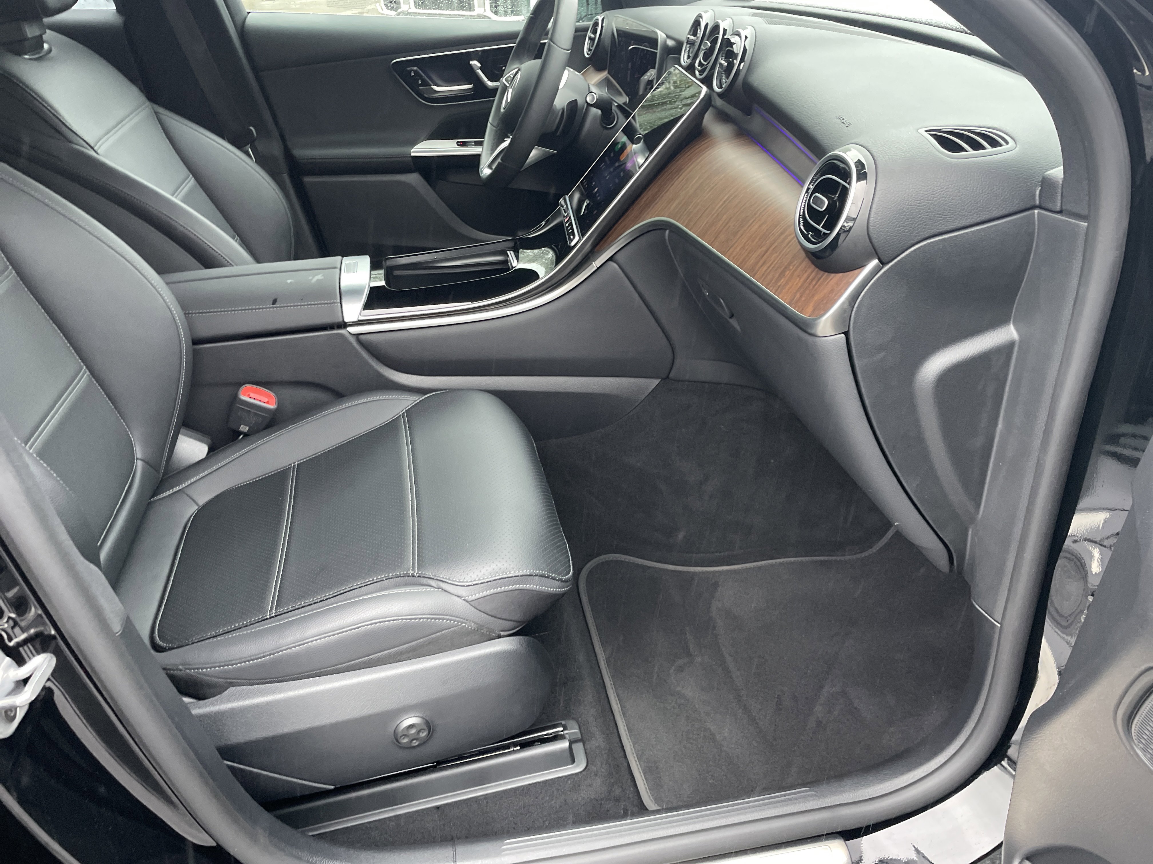 Certified 2025 Mercedes-Benz GLC 300 4MATIC image 47