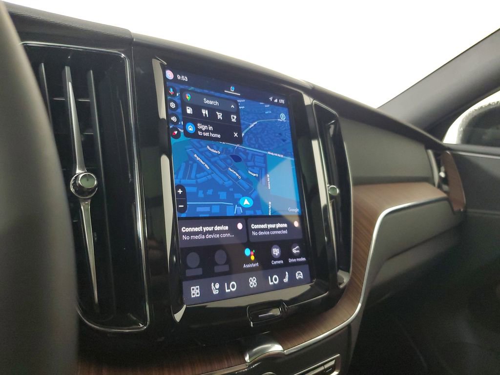 Certified 2025 Volvo XC60 B5 Plus image 30