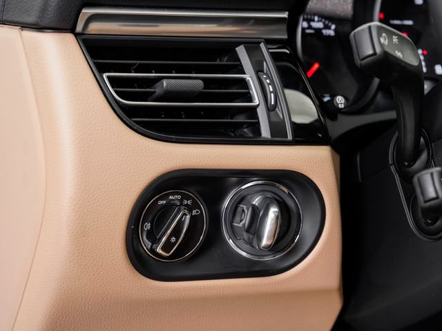 Certified 2021 Porsche Macan AWD/4WD image 11