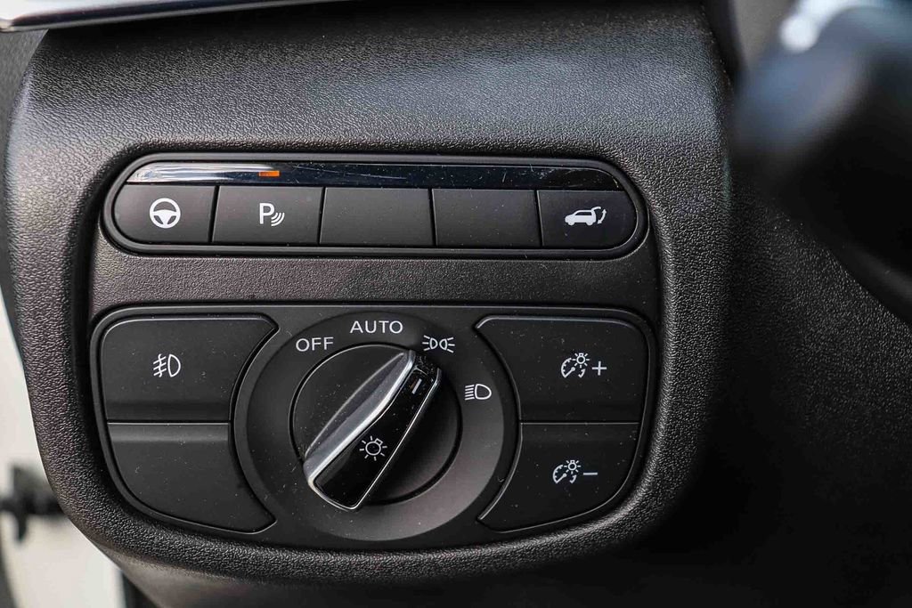 Used 2022 INFINITI QX50 Luxe w/ Appearance Package image 23