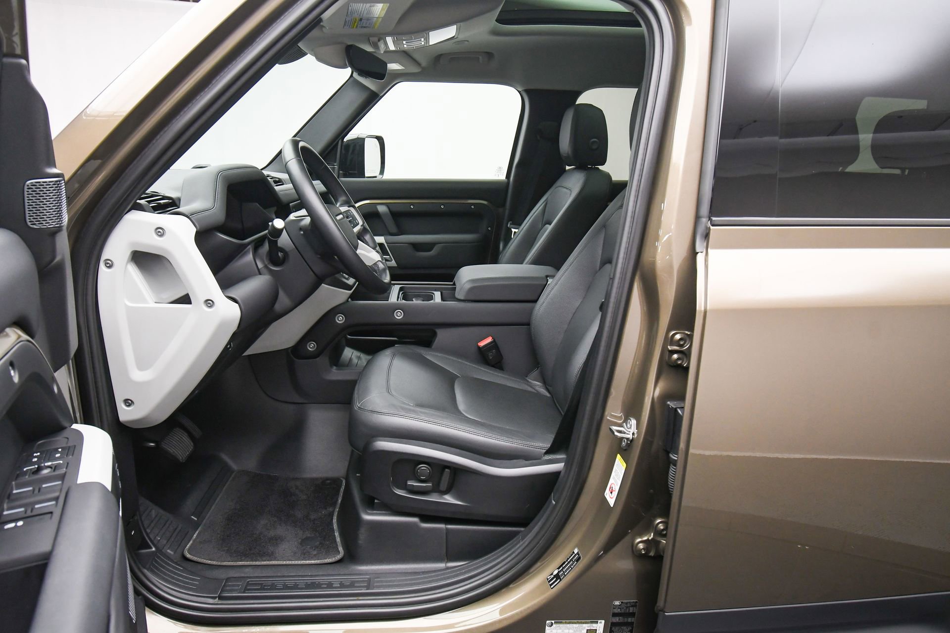 Used 2024 Land Rover Defender 110 S image 16