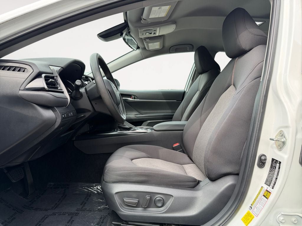 Used 2020 Toyota Camry LE FWD image 6