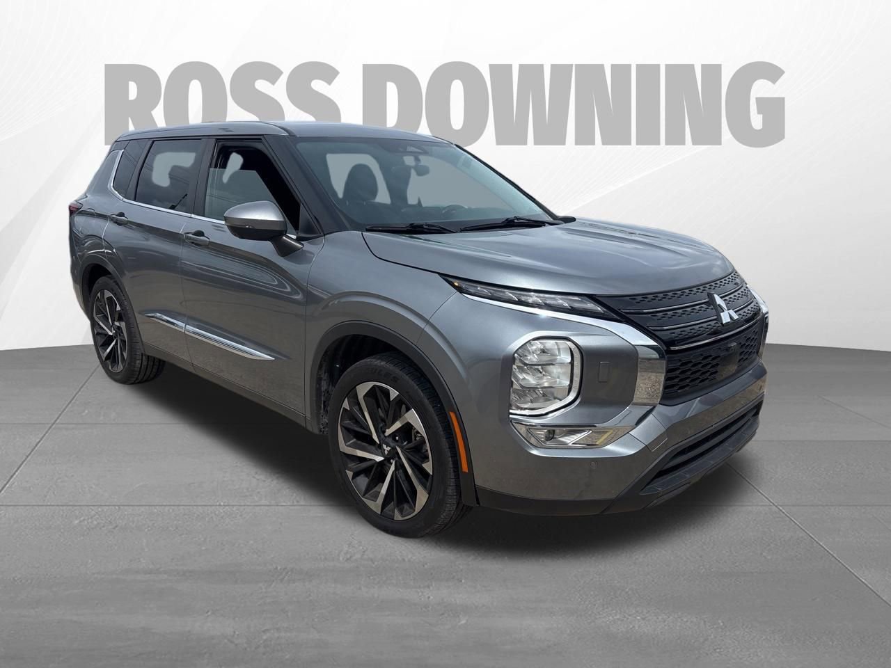 Used 2023 Mitsubishi Outlander SE image 3