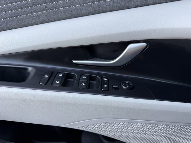 Used 2025 Hyundai Elantra Limited image 22