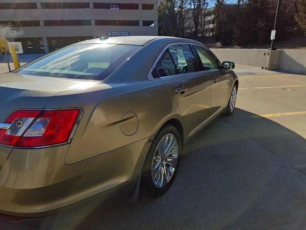 Used 2012 Ford Taurus Limited FWD image 10