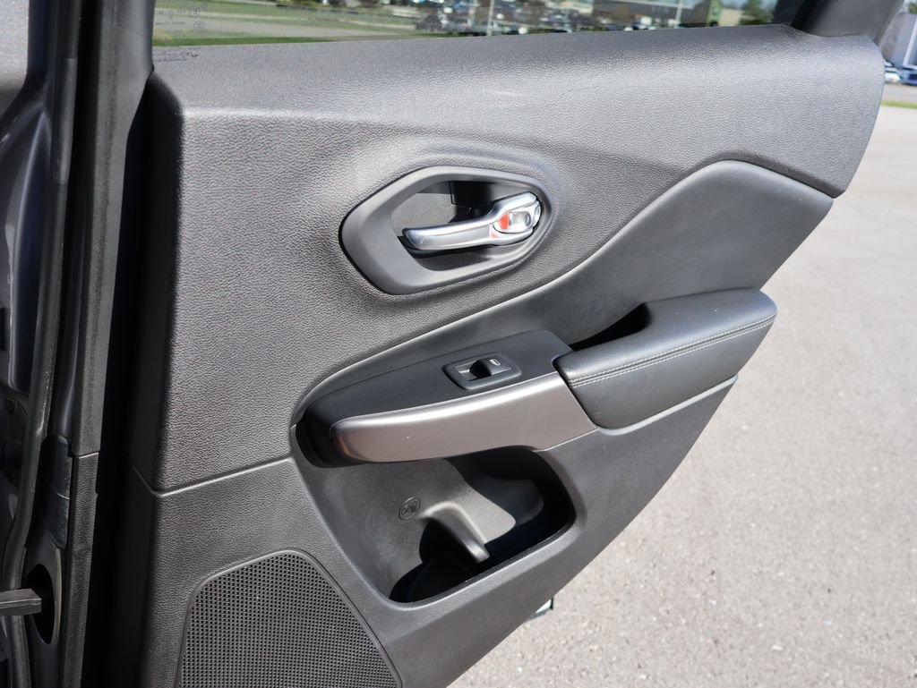 Used 2020 Jeep Cherokee Limited image 17