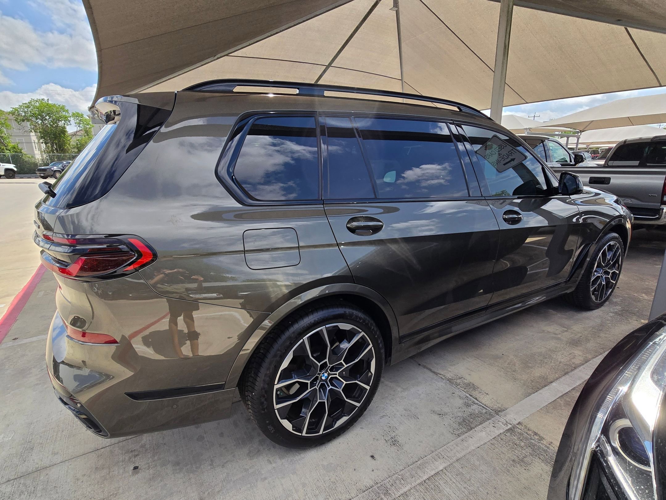 Used 2024 BMW X7 xDrive40i w/ M Sport Package AWD/4WD image 7