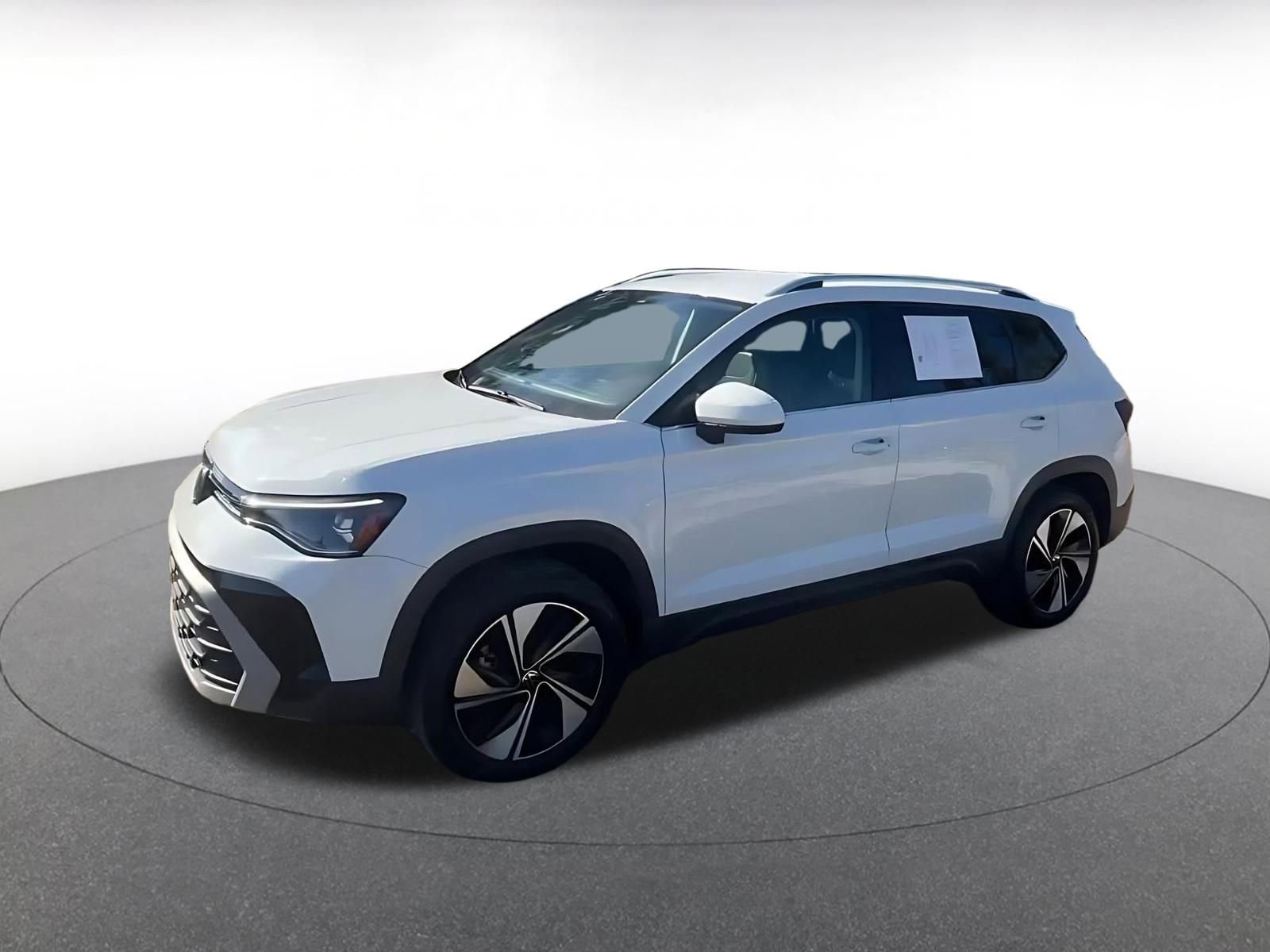 Used 2025 Volkswagen Taos SE image 8