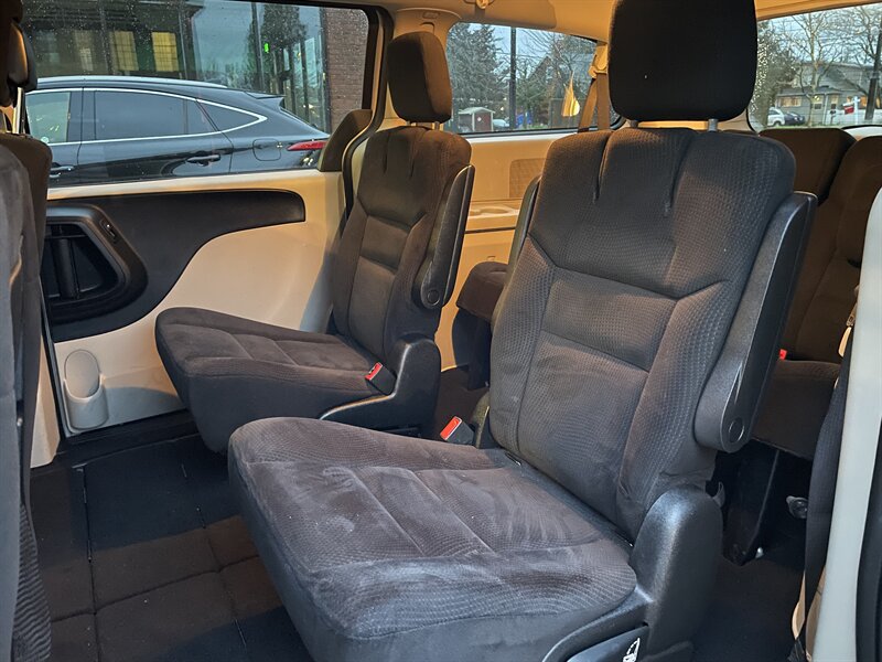 Used 2015 Dodge Grand Caravan SE w/ Quick Order Package 29E SE FWD image 13