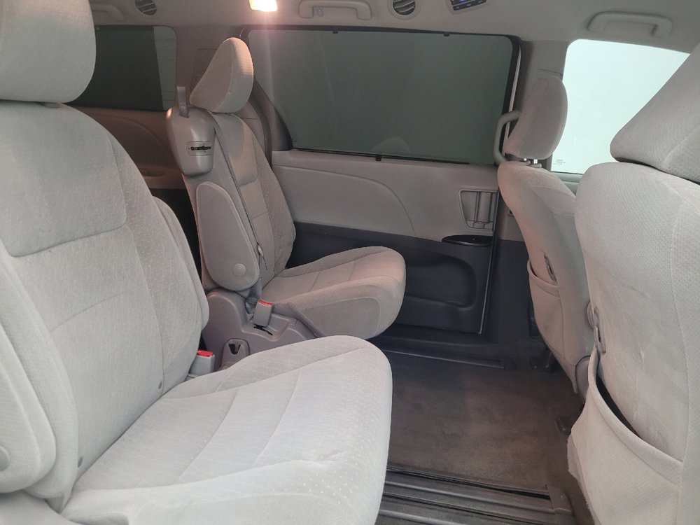 Used 2018 Toyota Sienna LE FWD image 19
