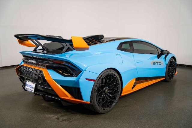 Used 2021 Lamborghini Huracan STO RWD image 8