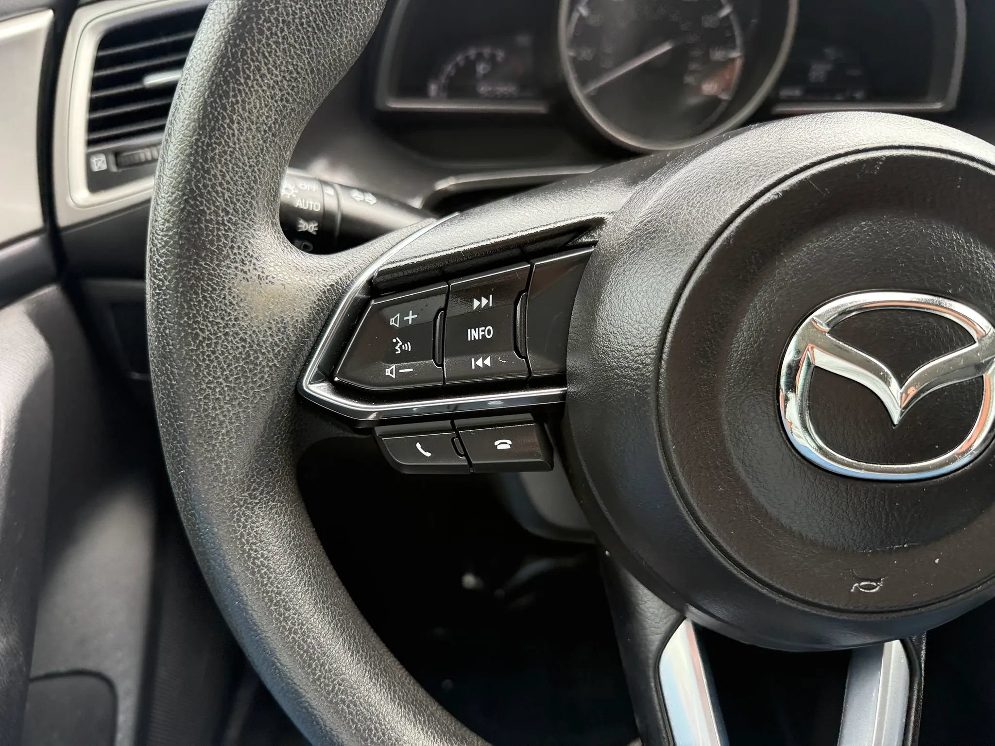 Used 2018 MAZDA MAZDA3 Sport w/ Preferred Equipment Package FWD image 13