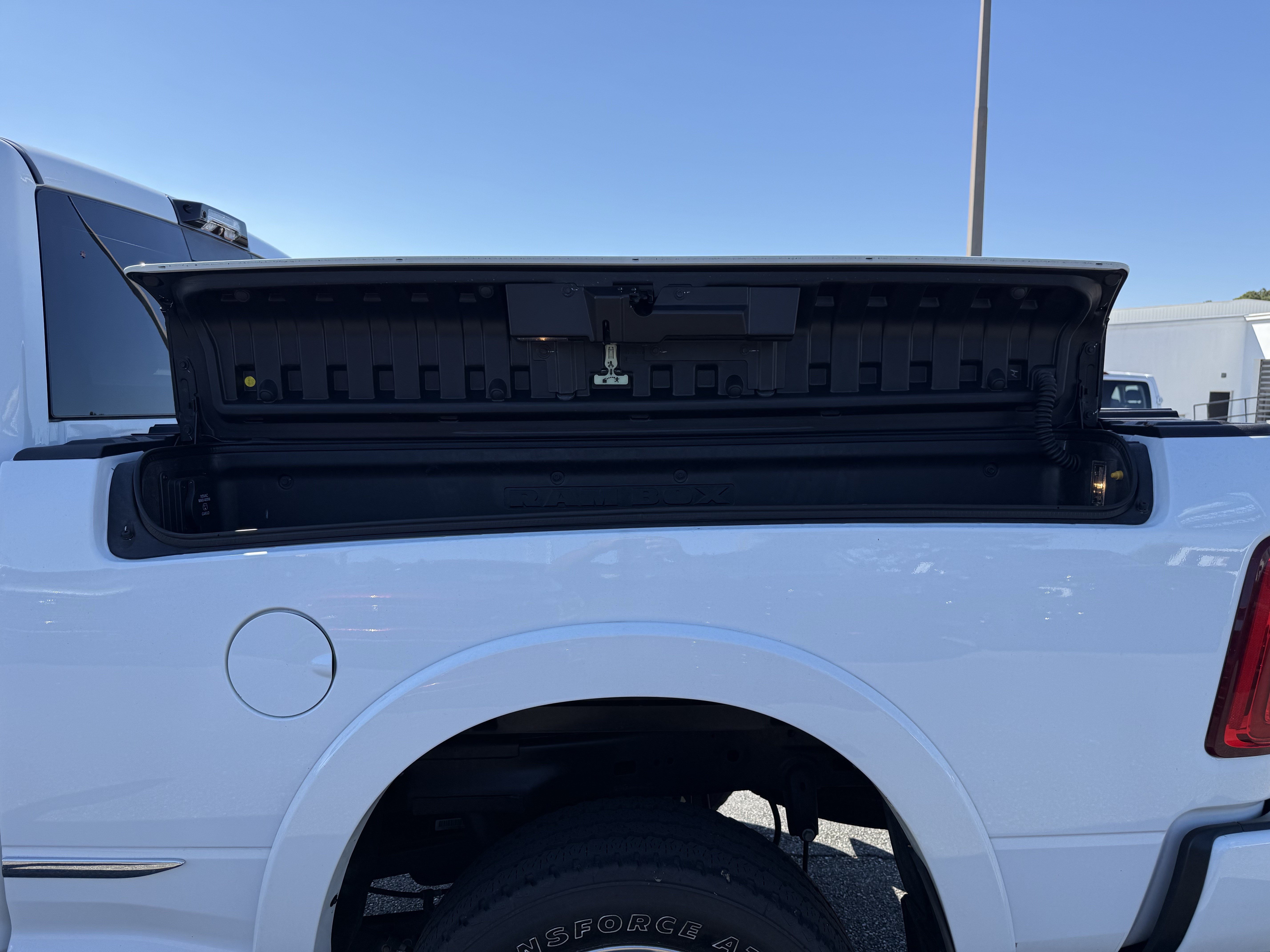 Used 2024 RAM 2500 Limited AWD/4WD image 32