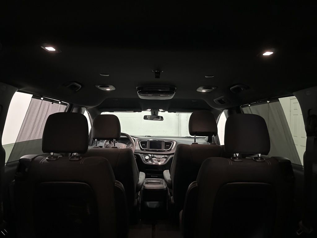 Used 2018 Chrysler Pacifica Touring Plus w/ S Appearance Package image 15