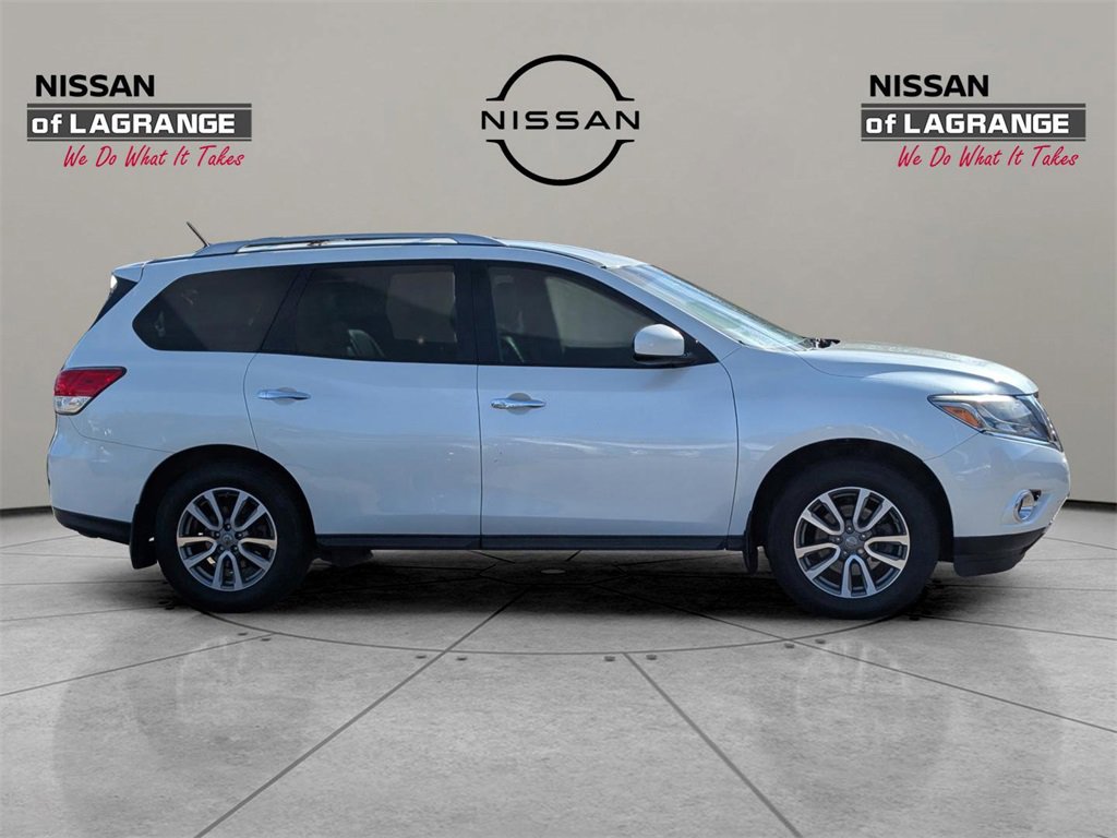 Used 2015 Nissan Pathfinder SV image 4