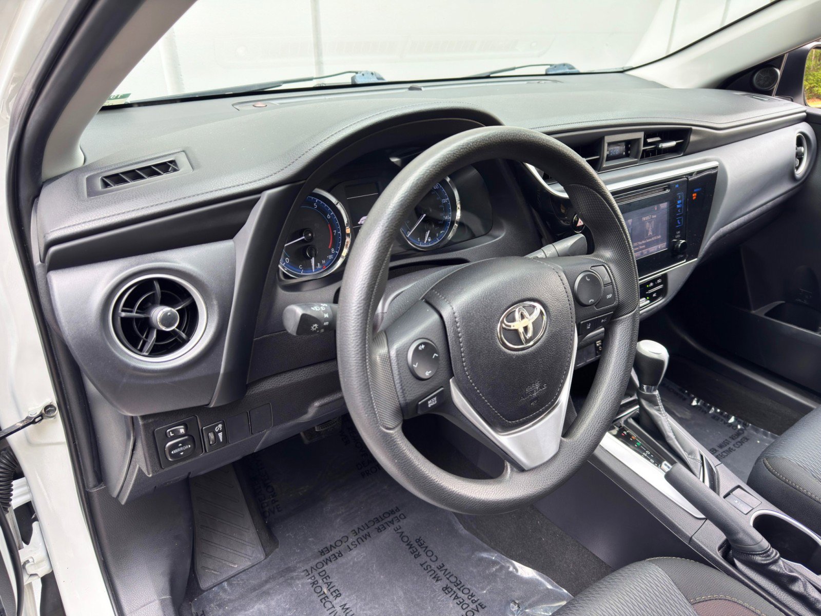 Used 2019 Toyota Corolla LE w/ Carpet Mat Package (TMS) FWD image 12
