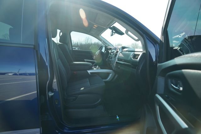 Used 2021 Nissan Titan SV w/ SV Convenience Package image 17