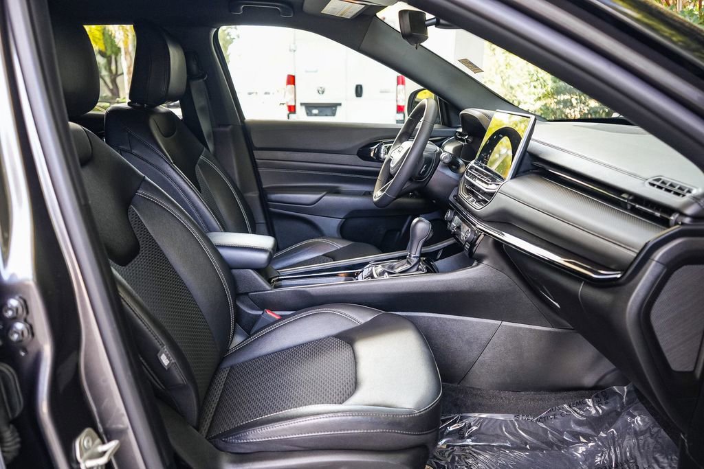 Used 2023 Jeep Compass Altitude image 16