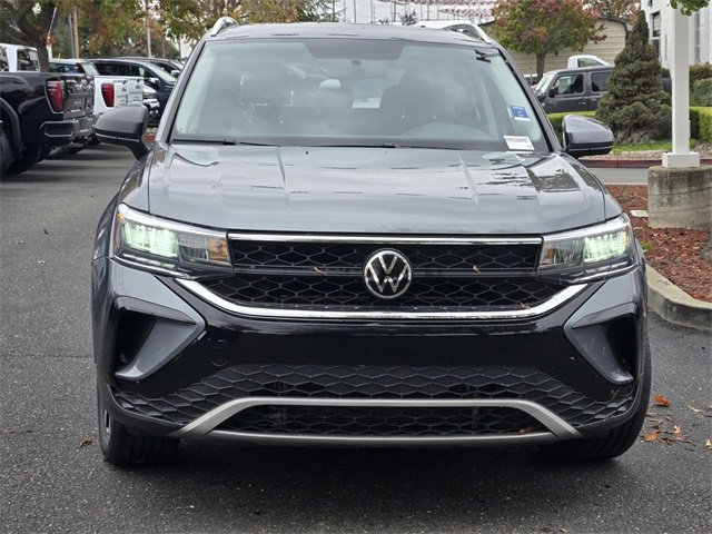 Used 2022 Volkswagen Taos SE w/ Panoramic Sunroof Package image 2