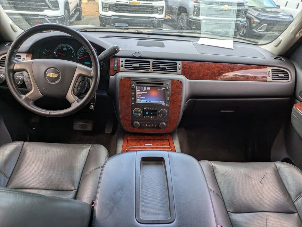 Used 2014 Chevrolet Suburban LTZ image 16