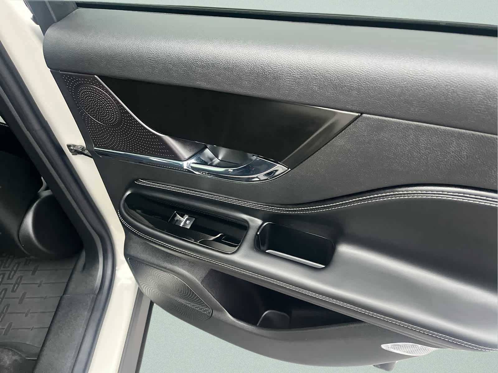 Used 2024 Lincoln Corsair Grand Touring image 20