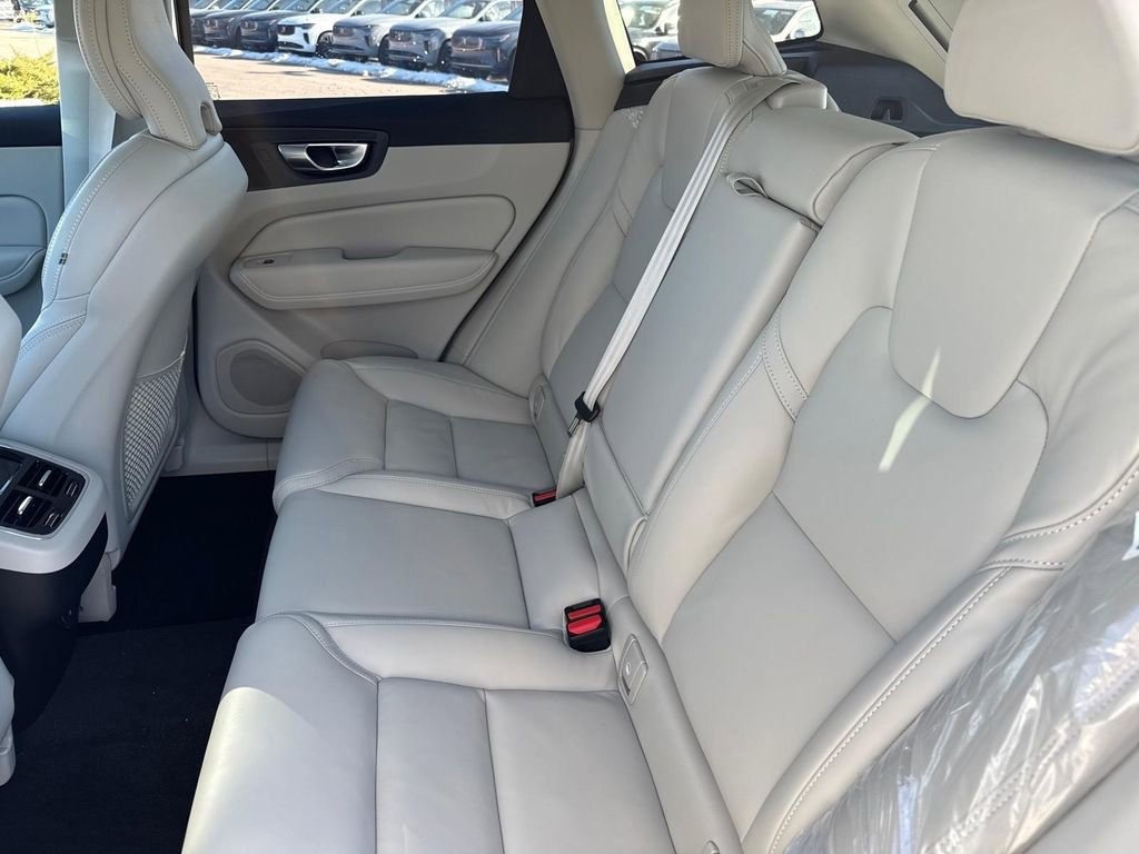 New 2026 Volvo XC60 B5 Ultra w/ Climate Package AWD/4WD image 8