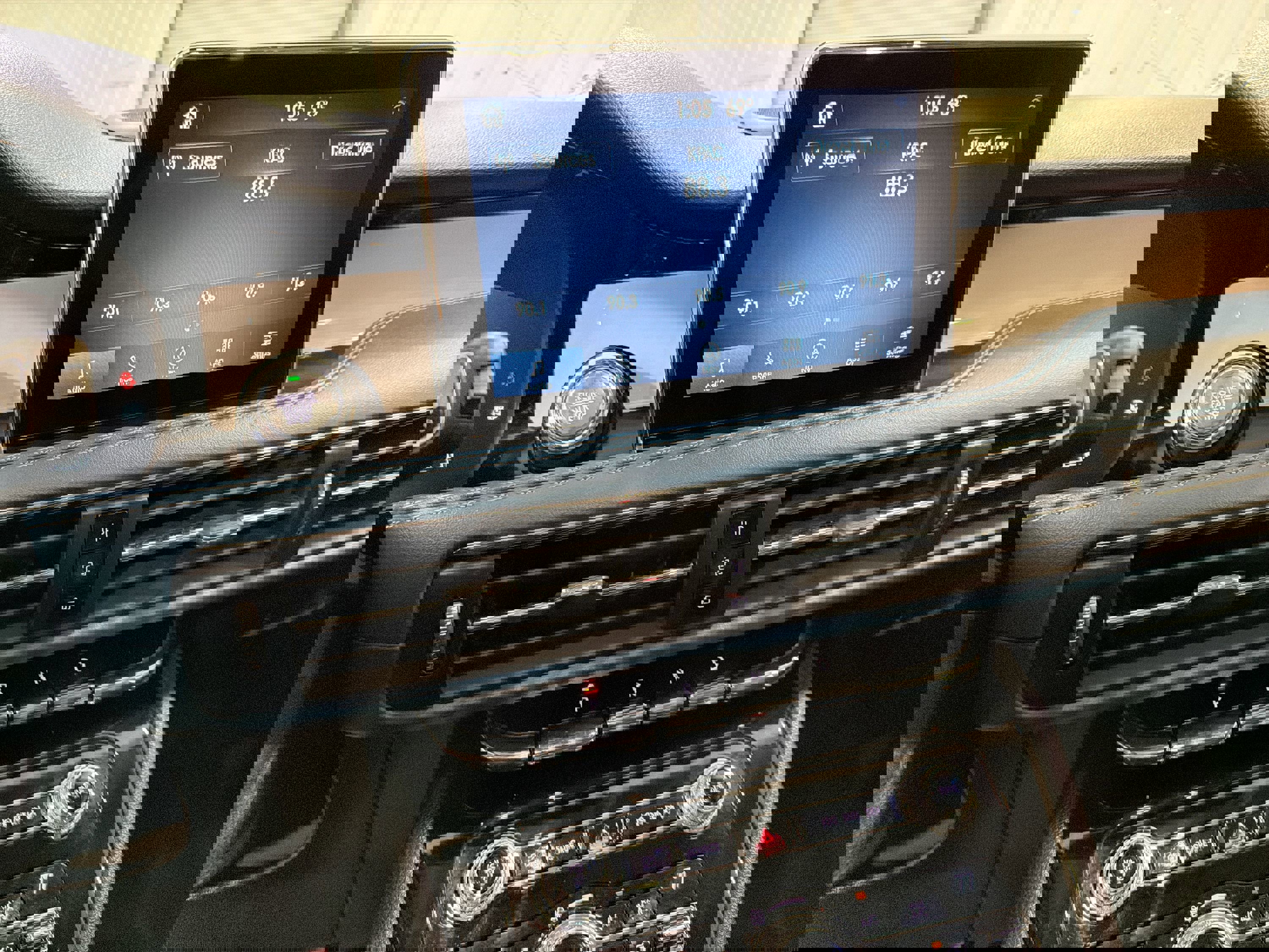 Used 2020 Lincoln Corsair Reserve w/ Equipment Group 201A image 17