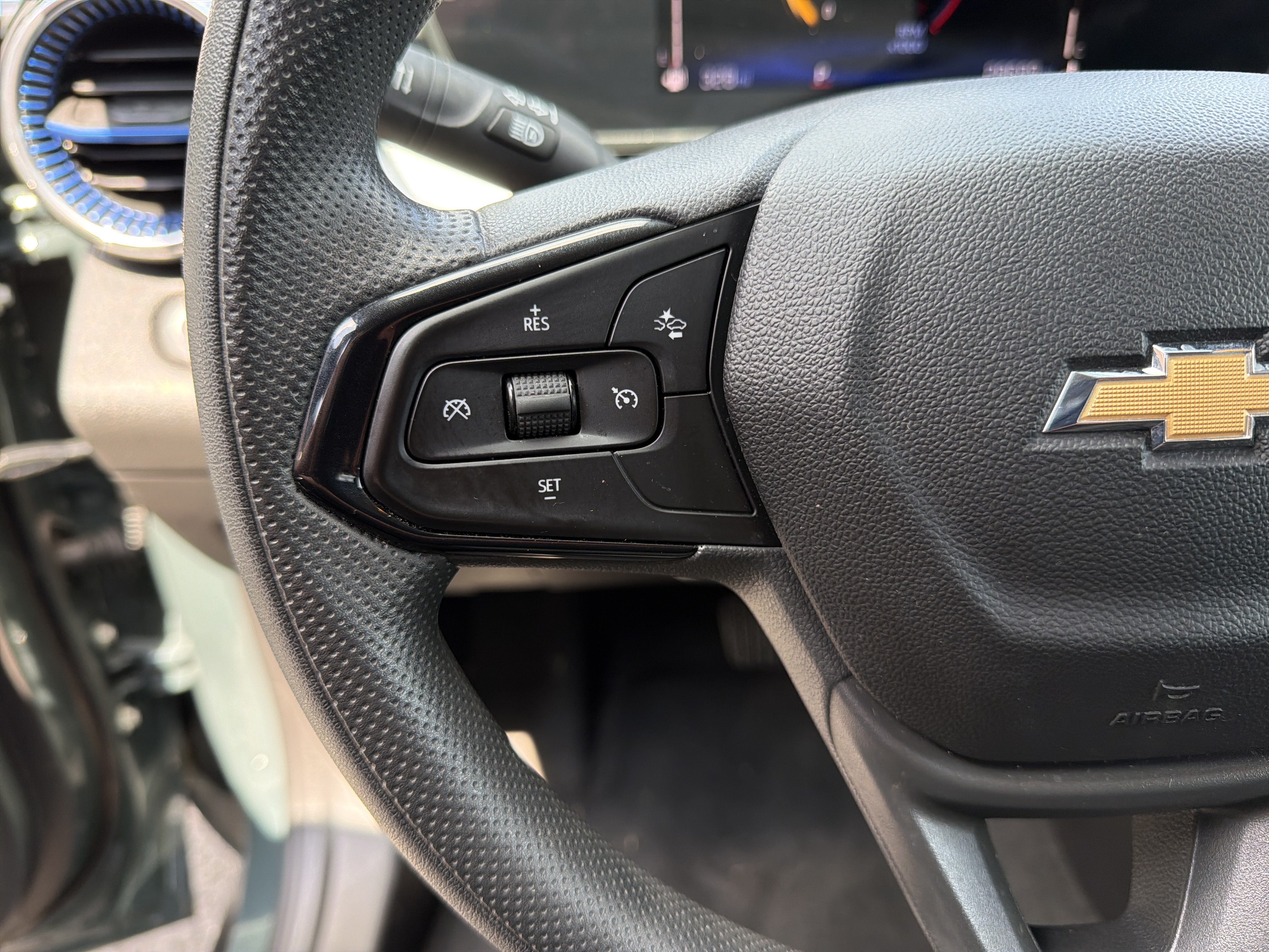 Used 2025 Chevrolet Trax LT FWD image 19