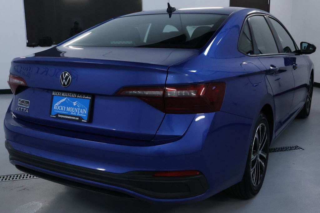 Used 2022 Volkswagen Jetta Sport image 7