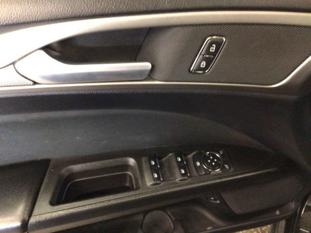 Used 2020 Ford Fusion SE FWD image 15