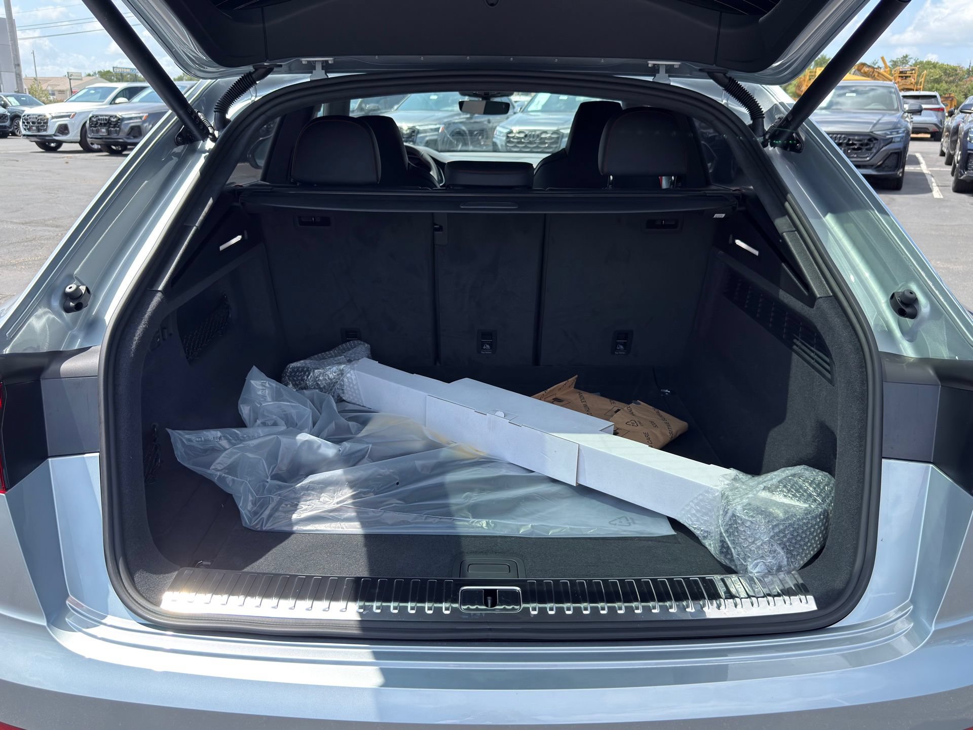 New 2026 Audi SQ8 Prestige AWD/4WD image 10