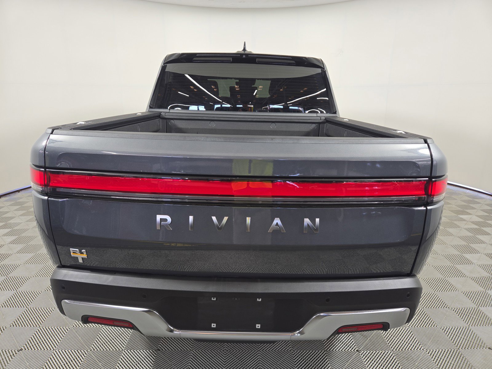 Used 2022 Rivian R1T Launch Edition image 4