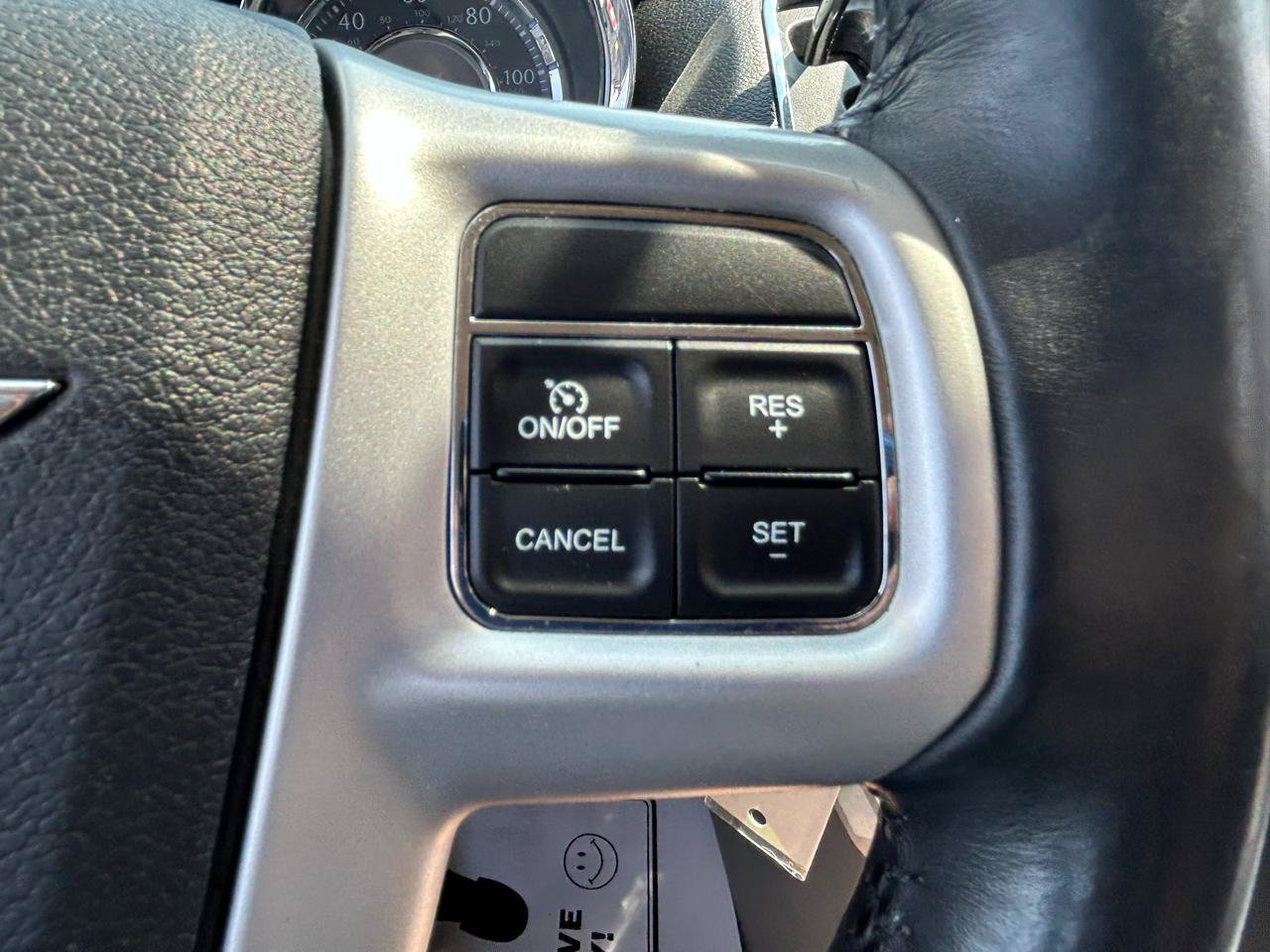 Used 2014 Chrysler Town & Country Touring FWD image 18