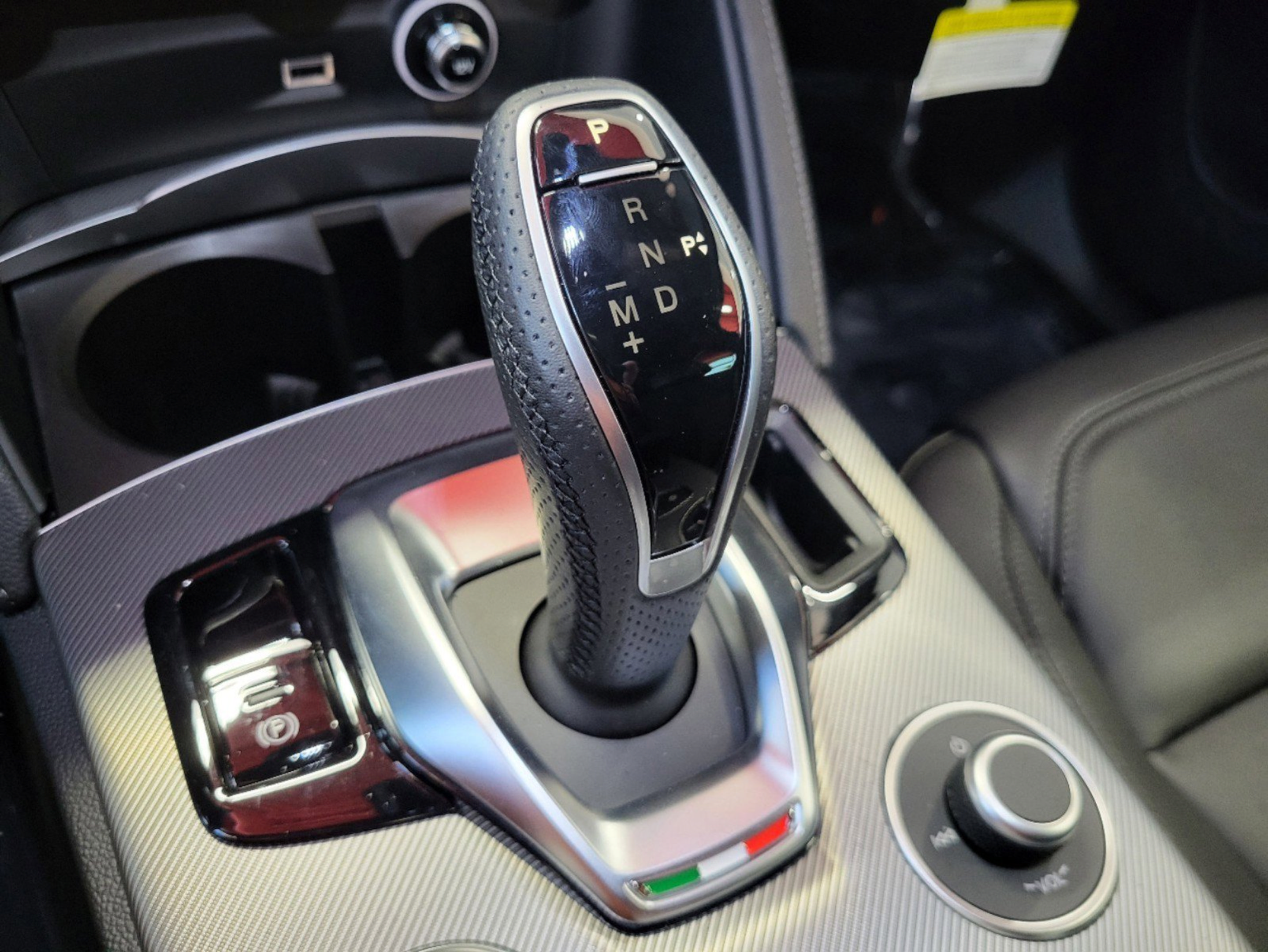New 2025 Alfa Romeo Stelvio Sprint AWD/4WD image 58