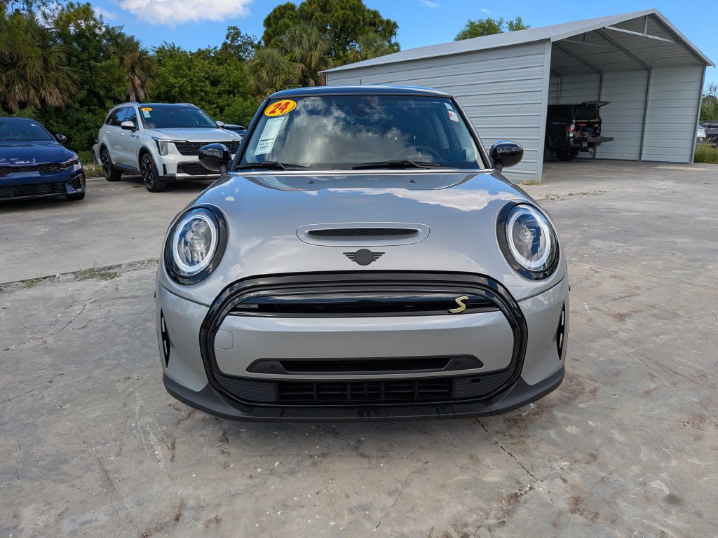 Used 2024 MINI Cooper SE FWD image 3