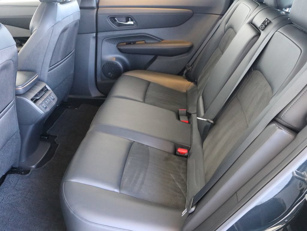 Used 2024 Nissan Ariya AWD image 32