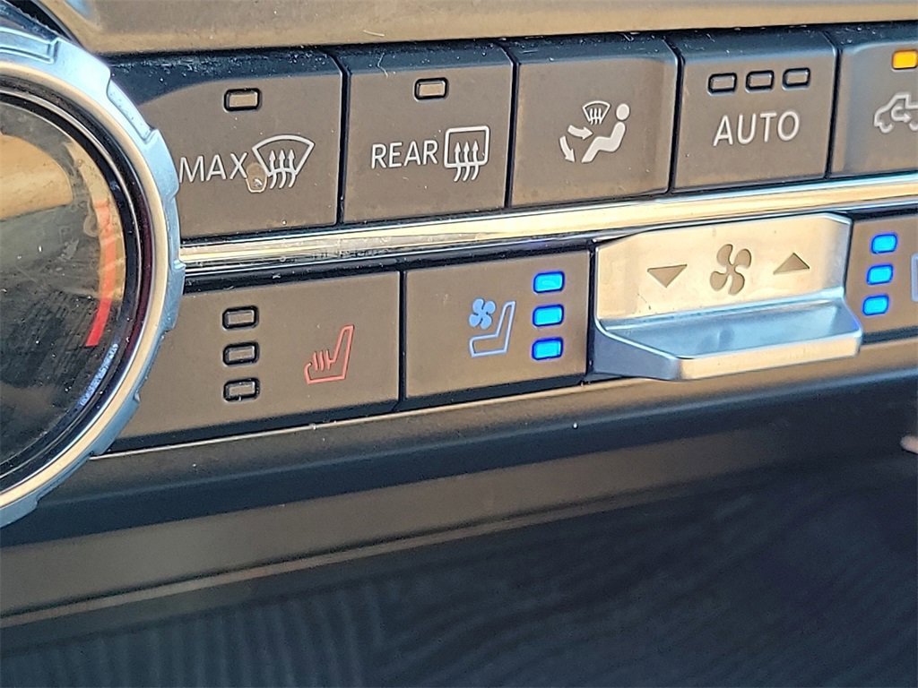 Used 2023 Ford F150 Platinum image 11